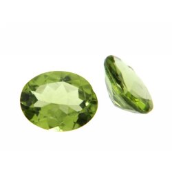 Peridot oval 9 x 7 mm