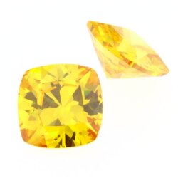 Zirkonia gelb carre antik facettiert 8 x 8 mm