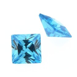 Zirk. blau topas carre princess cut 4 x 4 mm