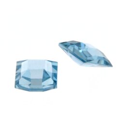 Synth. Aquamarin carre checkerboard cut