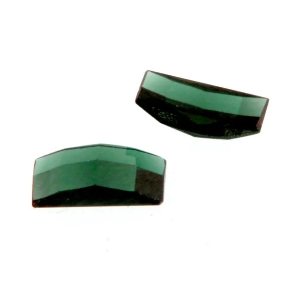 Synth. Turmalin bag. Sonderschliff 8 x 4 mm