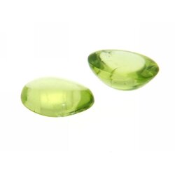 Peridot oval cabochon 7 x 4,5 mm