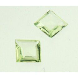 Synth. Chrysolith carre step cut 4 x 4 mm