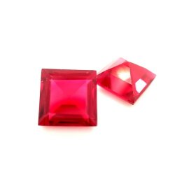 Synth. Rubin carre step cut 5 x 5 mm